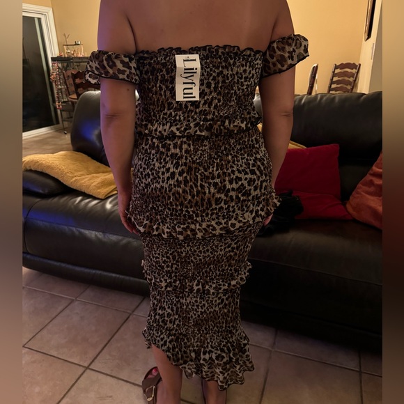 LILYFUL Cheetah Off the Shoulder Dress - Picture 2 of 4